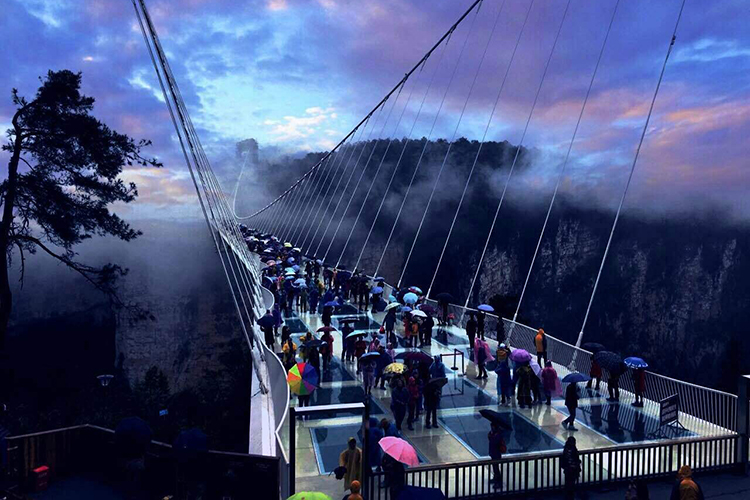 長(zhǎng)沙出發(fā)到張家界玻璃橋、天門山、玻璃棧道、鳳凰古城3日游