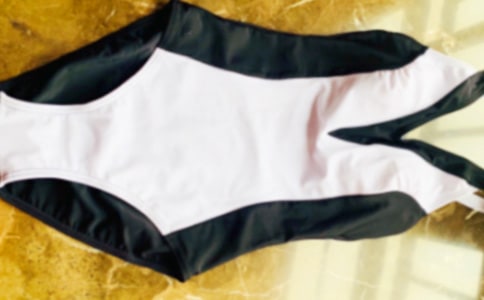 泳衣里面穿什么內(nèi)衣呢