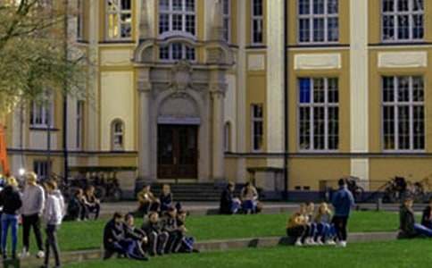 【經(jīng)典】大學(xué)生畢業(yè)自我鑒定12篇