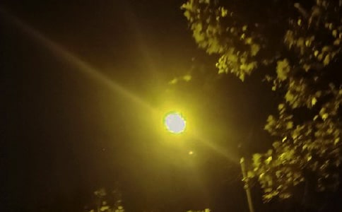 路燈優(yōu)秀作文(實(shí)用)