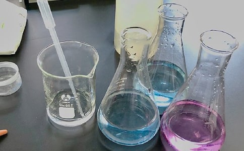 中學(xué)化學(xué)實驗室學(xué)生守則