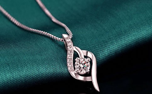 《項鏈》讀后感18篇