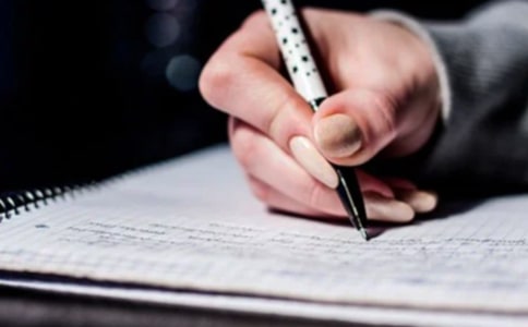 �@����������(�])