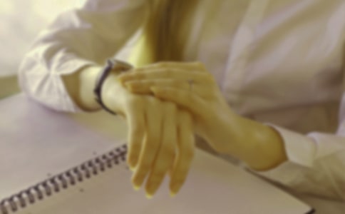 提升白領(lǐng)氣場(chǎng)的淡雅清新妝容