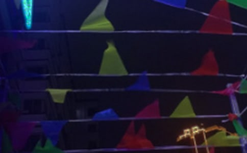 小班美術(shù)教案彩旗飄飄