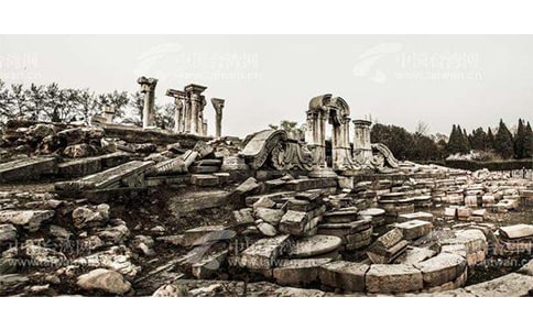 廢墟中的哭泣作文550字