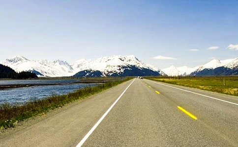 公路根據(jù)功能和適應(yīng)的交通量分為