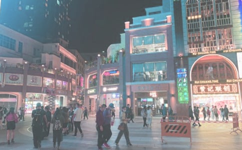 關(guān)于泉城廣場(chǎng)的寫(xiě)景作文