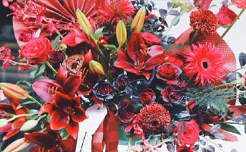 中班體育游戲教案《編花籃》