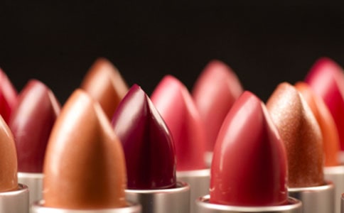 根據(jù)膚色選口紅 唇美你更美