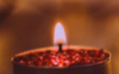 關(guān)于蠟燭和電燈的作文