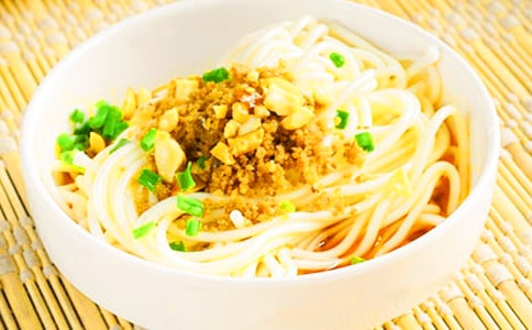 大班美術(shù)的教案:用面條作畫