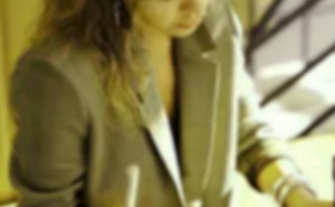 有關(guān)形容女人美麗的句子48條