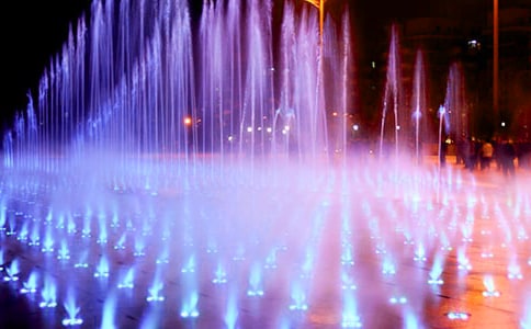 初中優(yōu)秀寫景的作文:夜賞美麗的噴泉