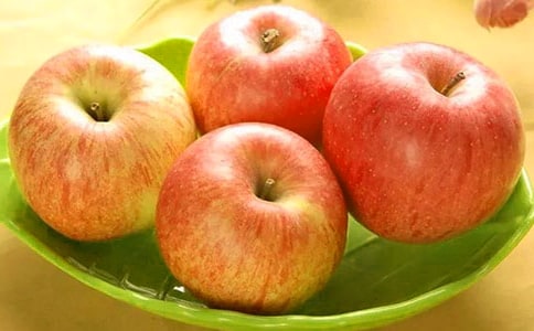 小班美術(shù)《蘋(píng)果》教案15篇