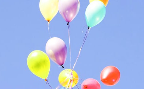 幼兒中班體育活動(dòng)教案《氣球樂(lè)翻天》