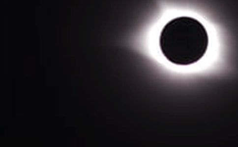 關(guān)于日食奇觀的作文