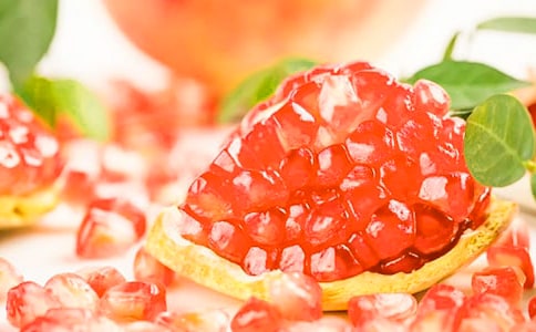 小區(qū)的石榴樹作文