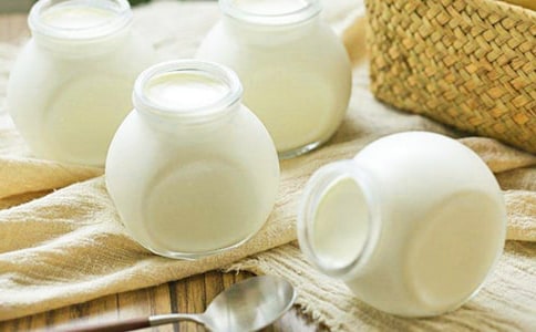 酸奶的濃稠度與營養(yǎng)有直接關(guān)系嗎