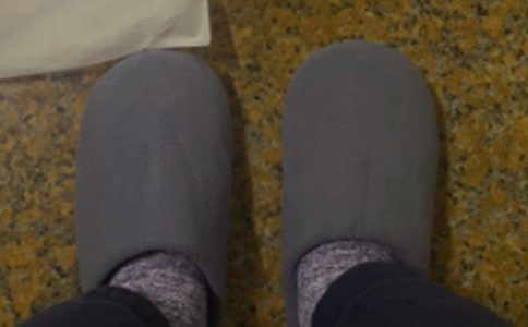 一年級下冊美術(shù)《紙拖鞋》教案