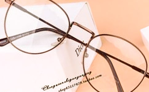 配眼鏡的學(xué)生作文