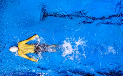 �Z��������һ��(g��)�\(y��n)��(d��ng)�T�Ďp�����s�����ː۰�����(d��ng)�����c(di��n)