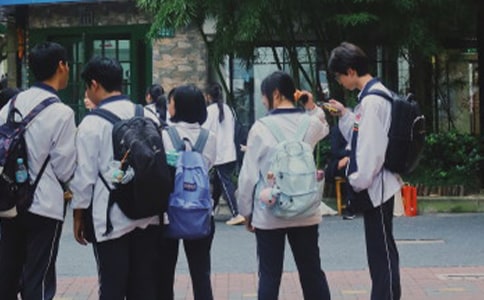 初中學(xué)生個(gè)人評(píng)語(yǔ)參考(精選50句)