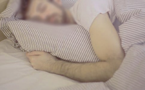 ���о��ӣ���į��ʹ��ʹ������(m��ng)